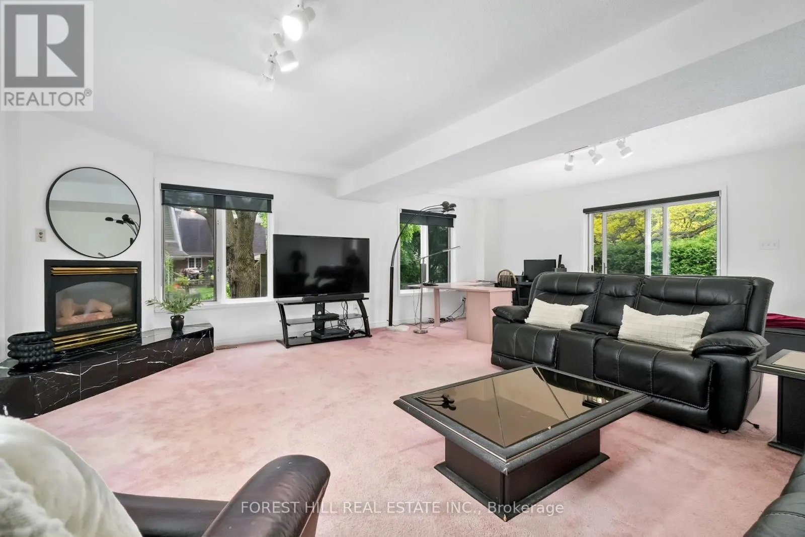 285 COTTONWOOD DRIVE