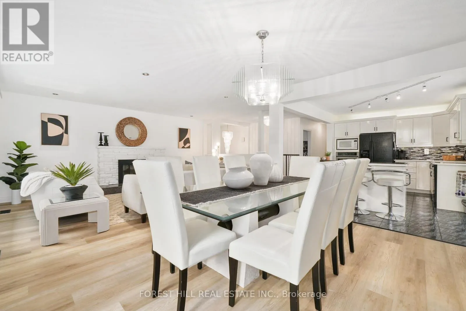 285 COTTONWOOD DRIVE