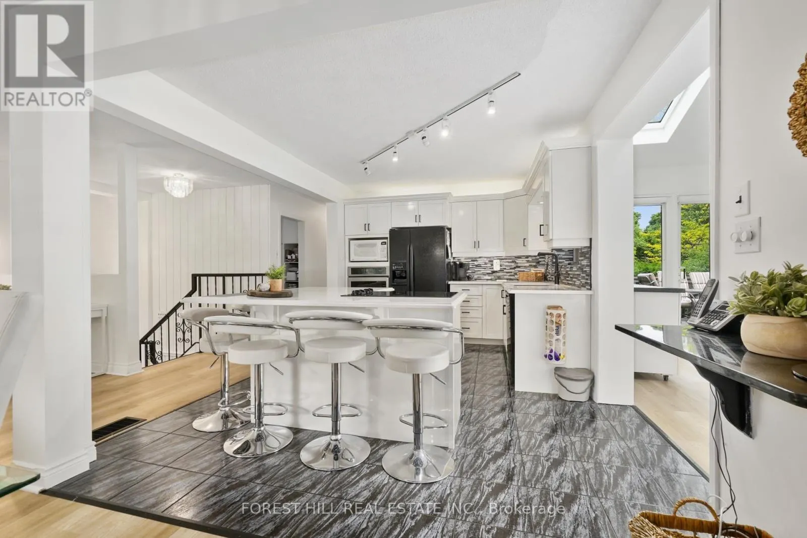 285 COTTONWOOD DRIVE