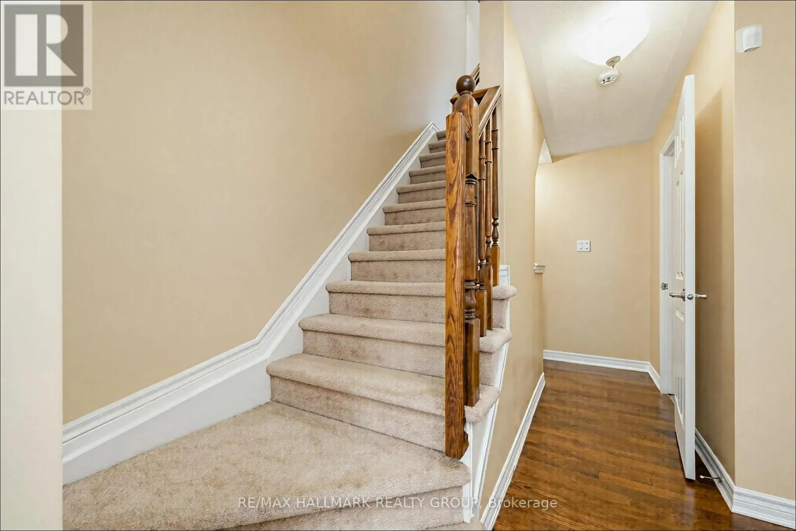 601 FOXLIGHT CIRCLE
