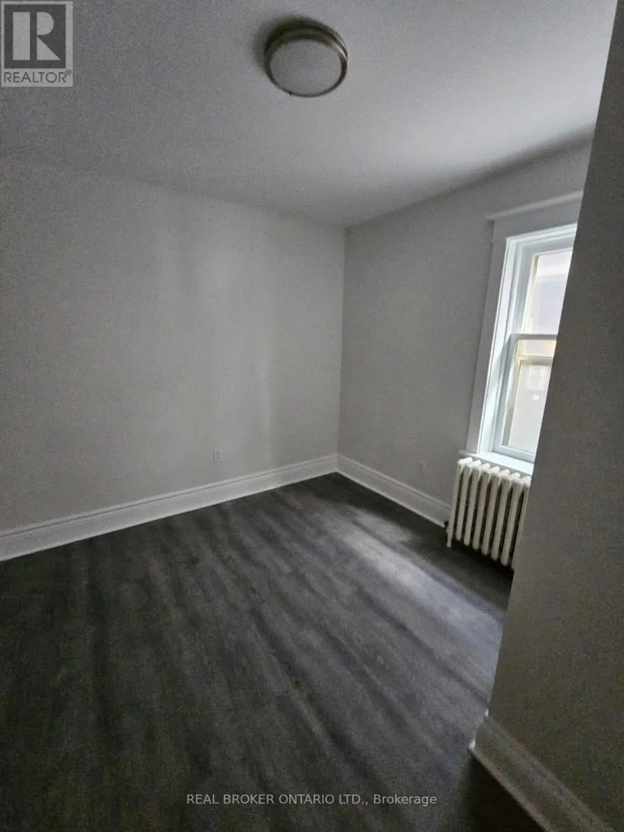 1 - 983 MAIN STREET E