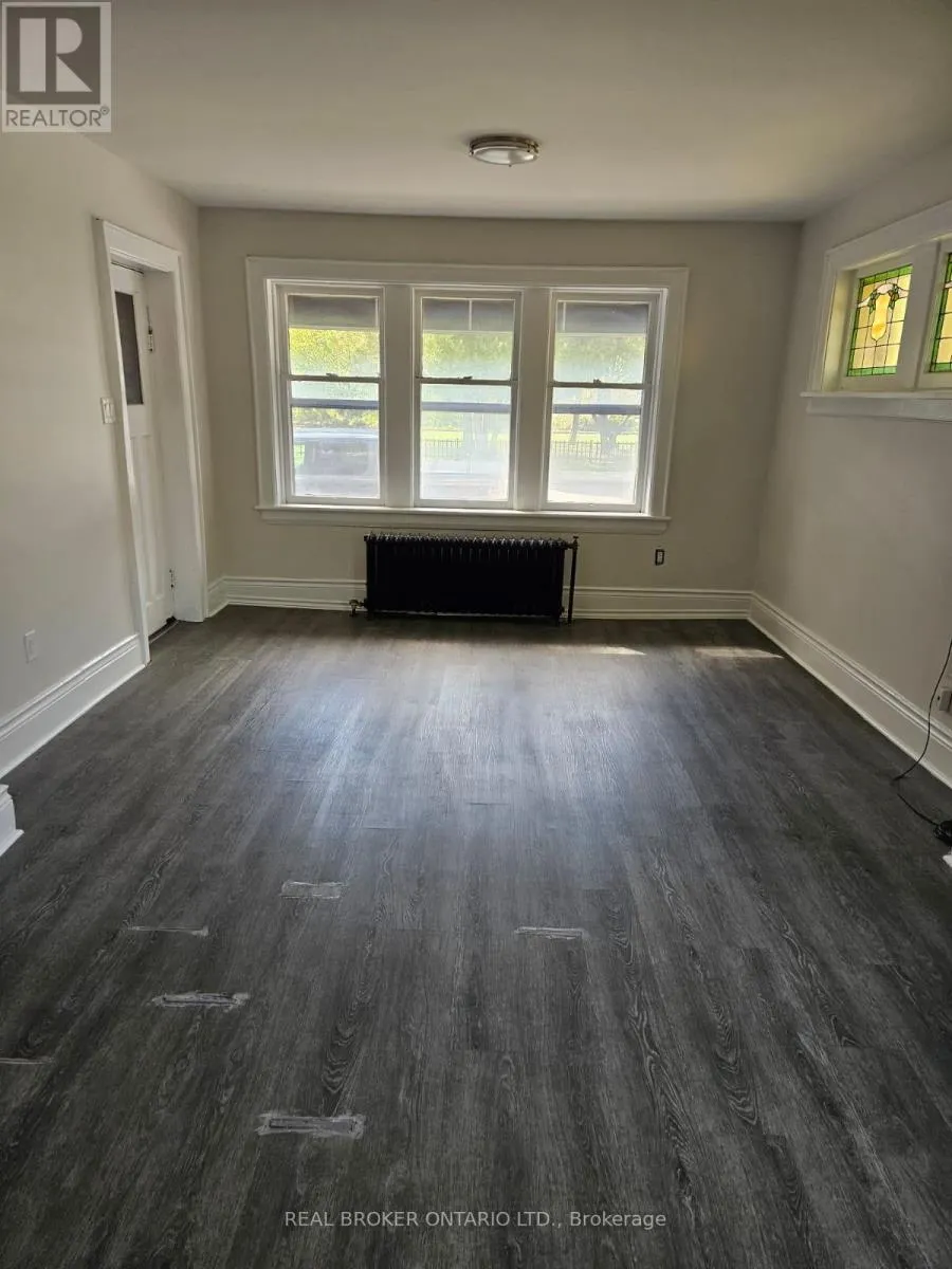 1 - 983 MAIN STREET E