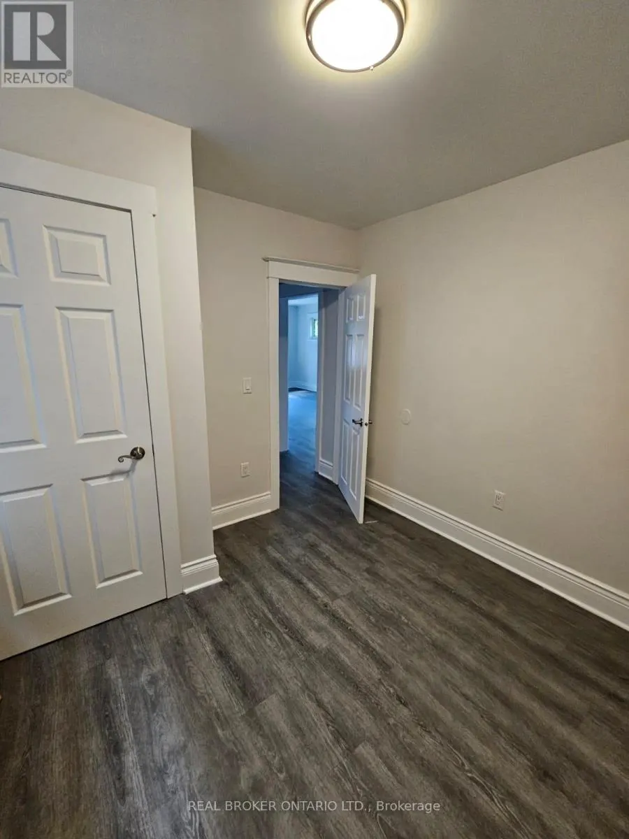 1 - 983 MAIN STREET E
