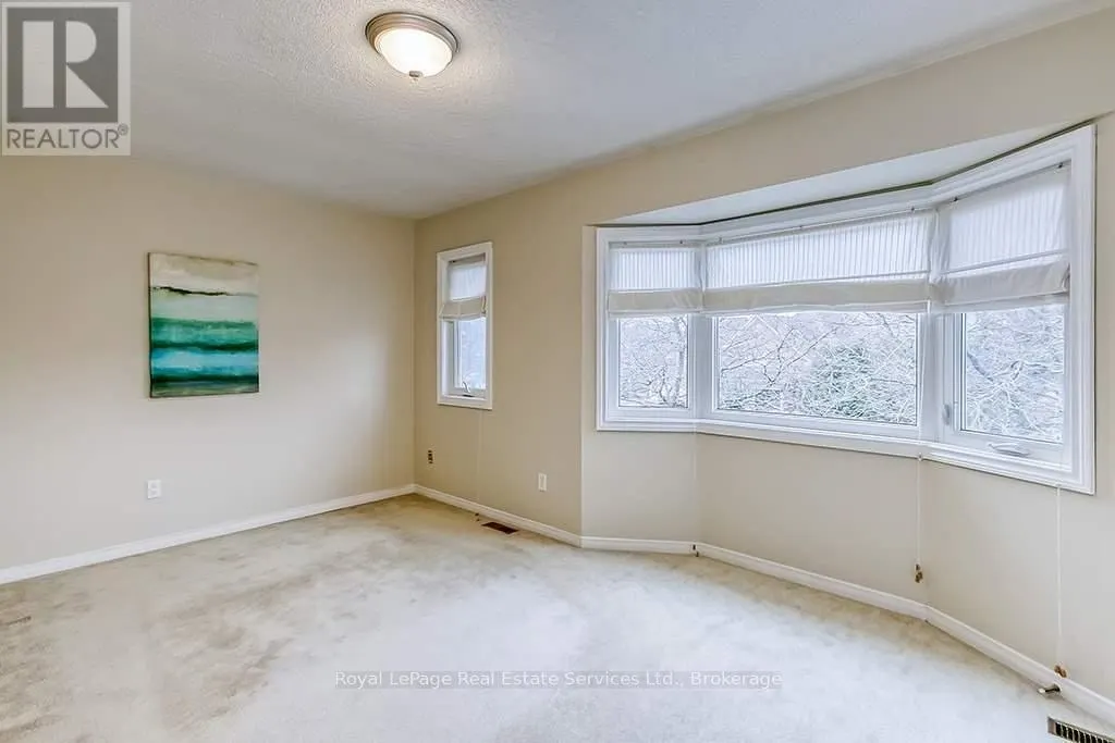 4 THORNLODGE DRIVE