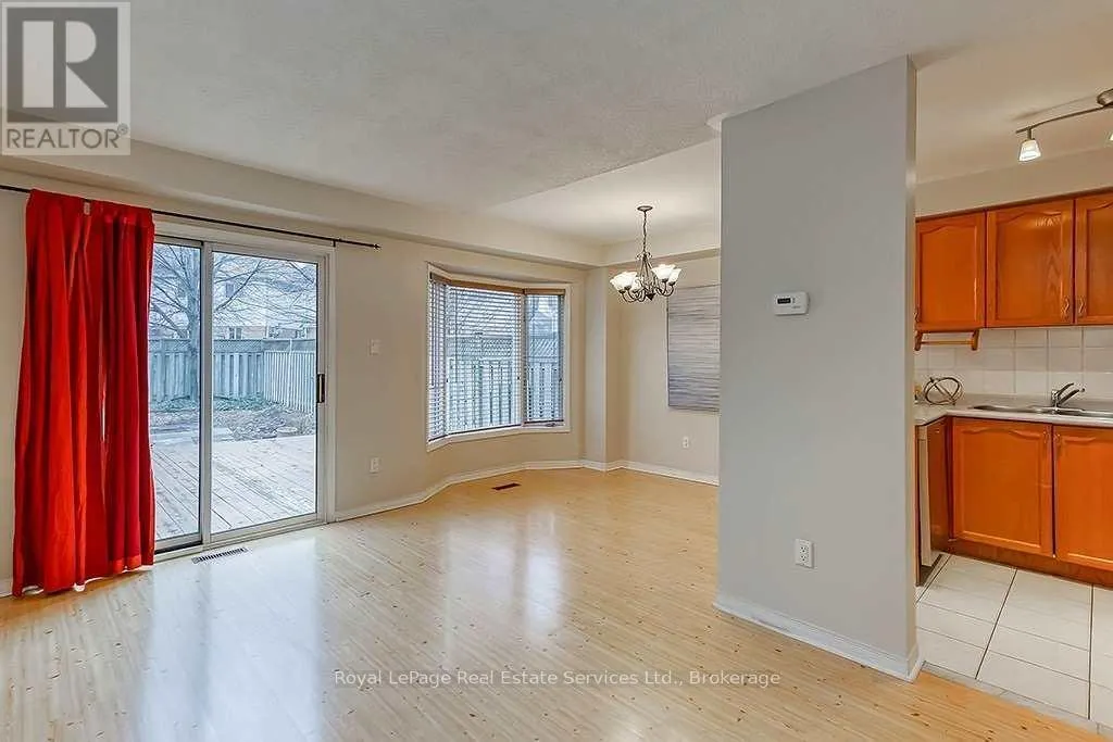 4 THORNLODGE DRIVE