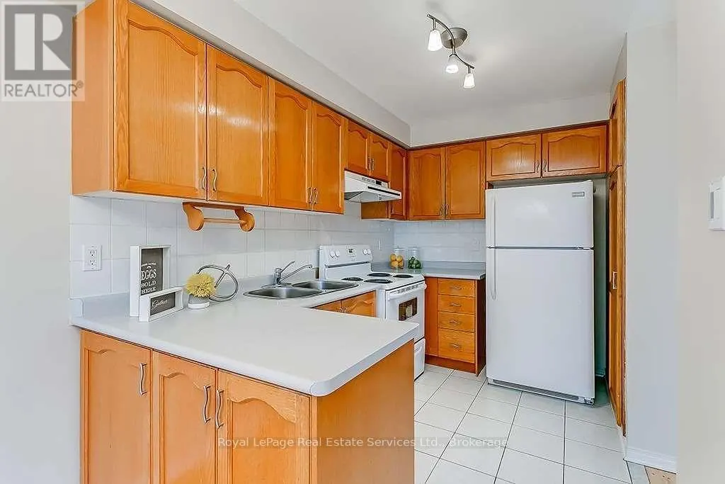 4 THORNLODGE DRIVE