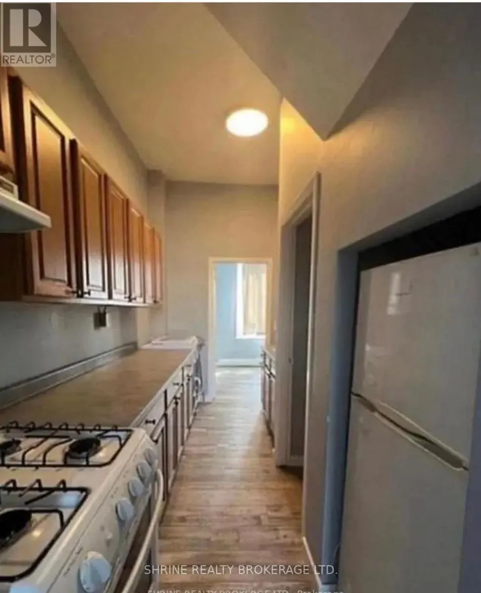 3 - 106 KENT STREET W, #3