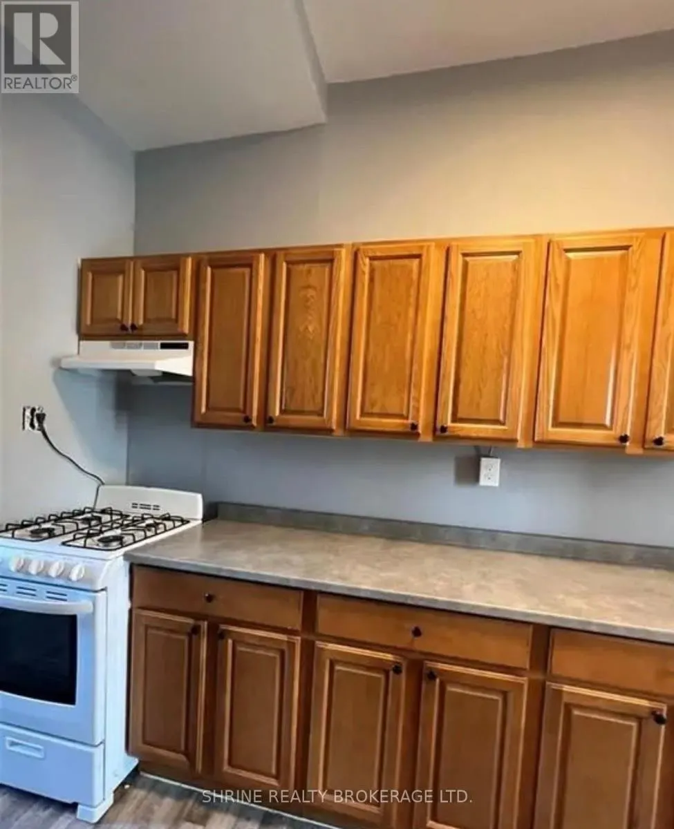 3 - 106 KENT STREET W, #3