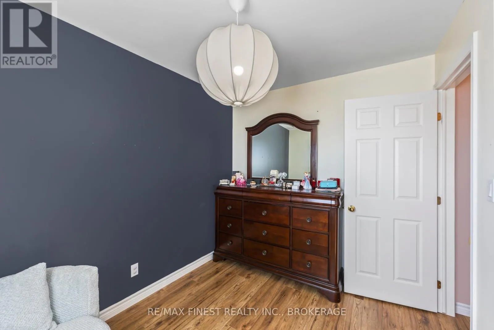99 MCKEOWN CRESCENT