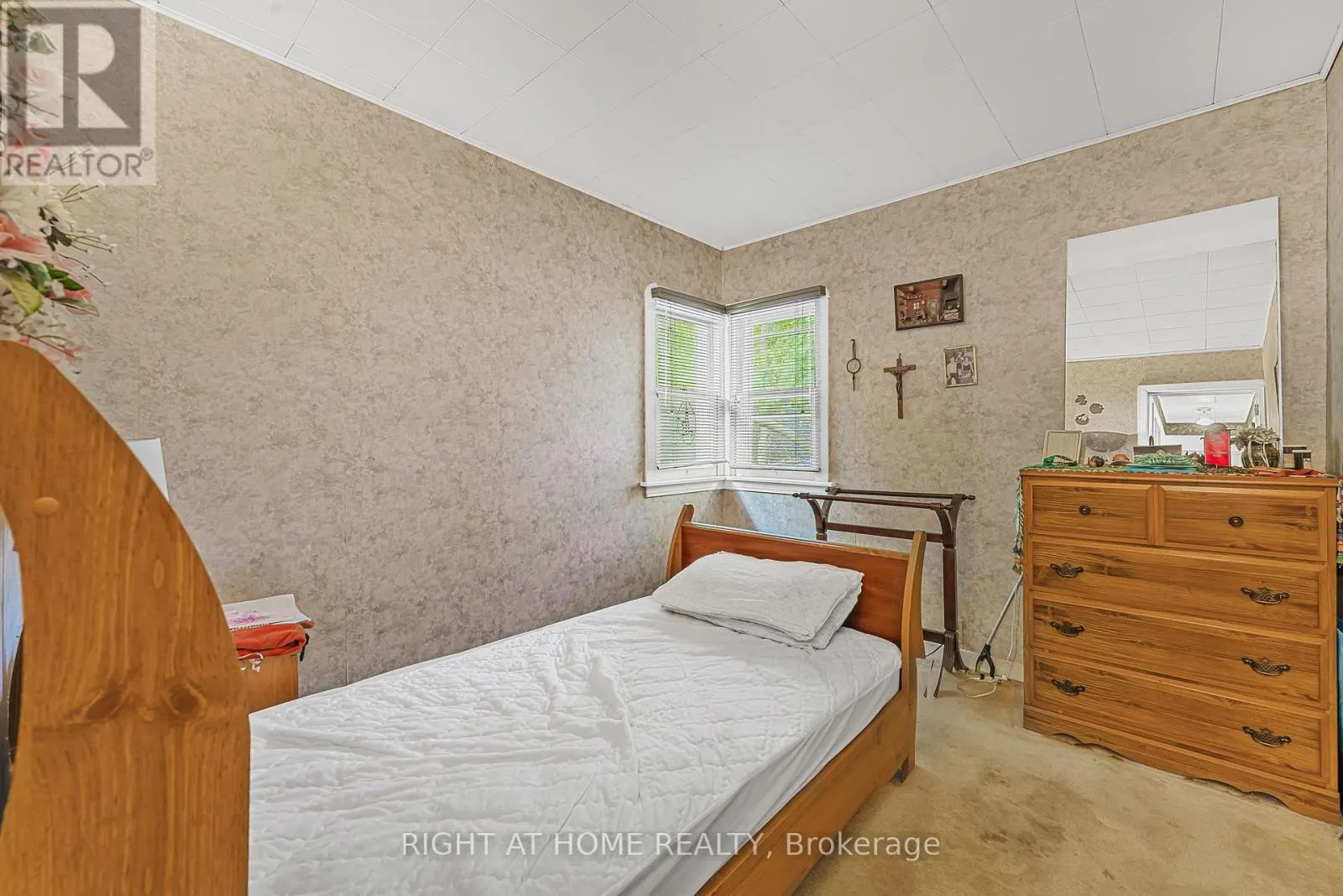 16 WYCKLIFFE AVENUE