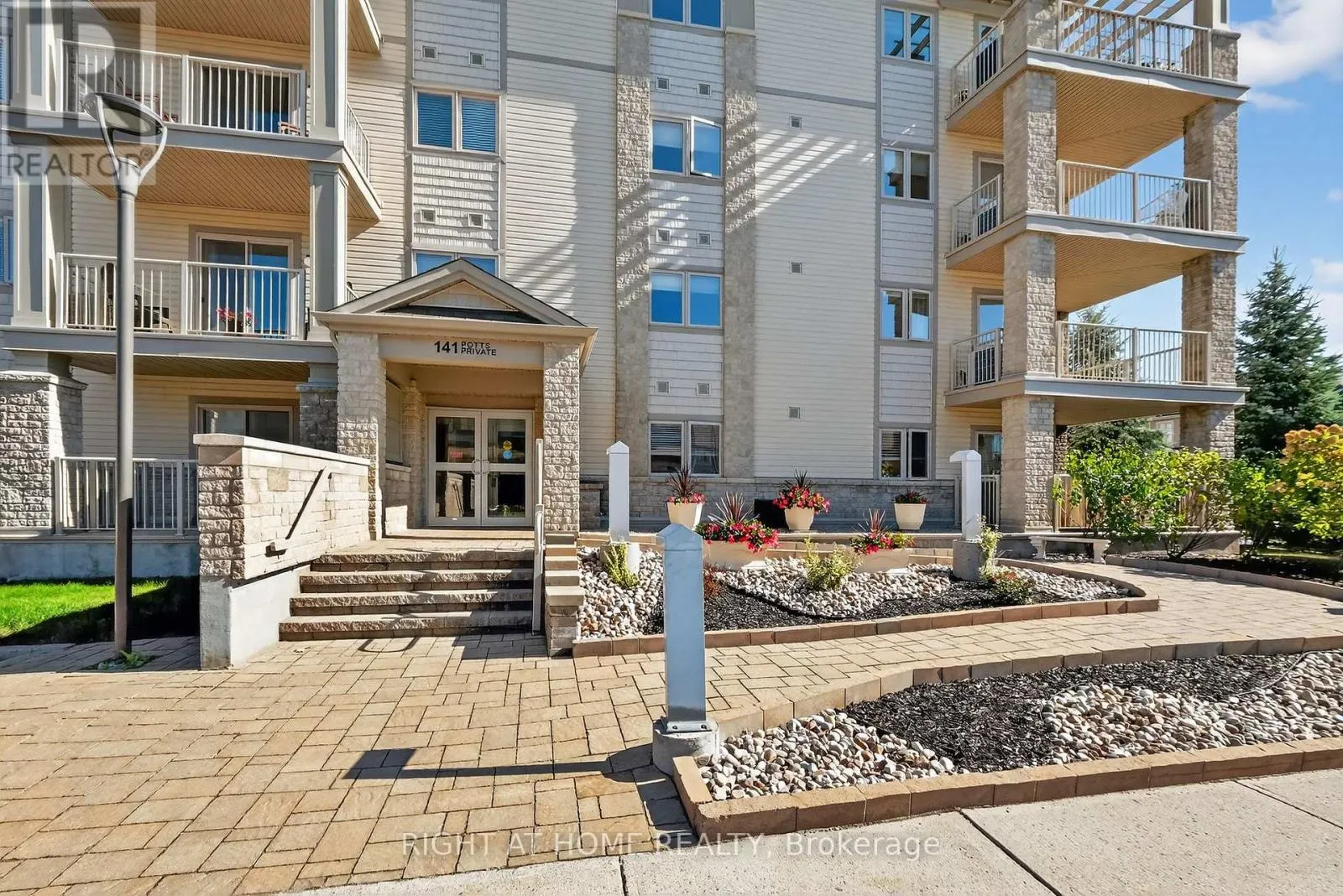 306 - 141 POTTS PRIVATE