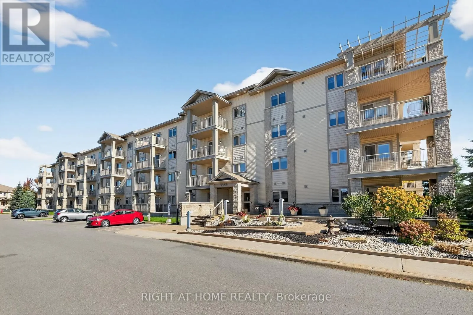 306 - 141 POTTS PRIVATE