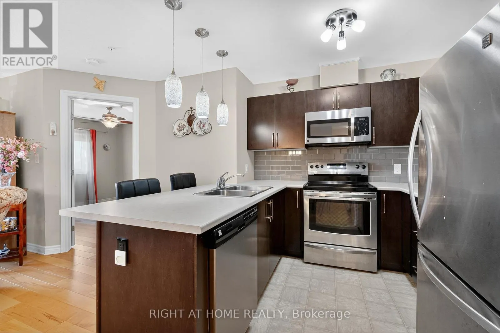 306 - 141 POTTS PRIVATE