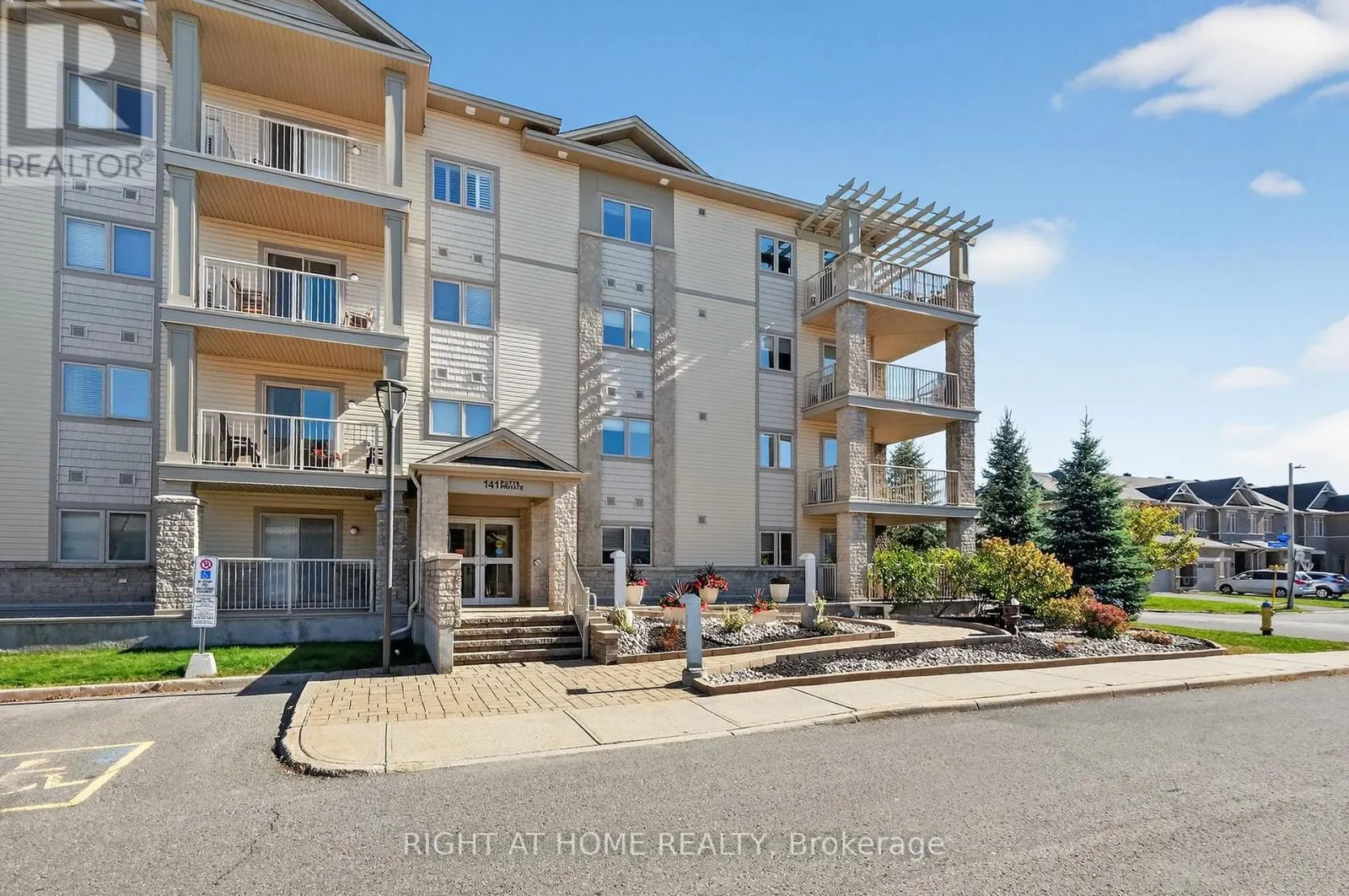 306 - 141 POTTS PRIVATE