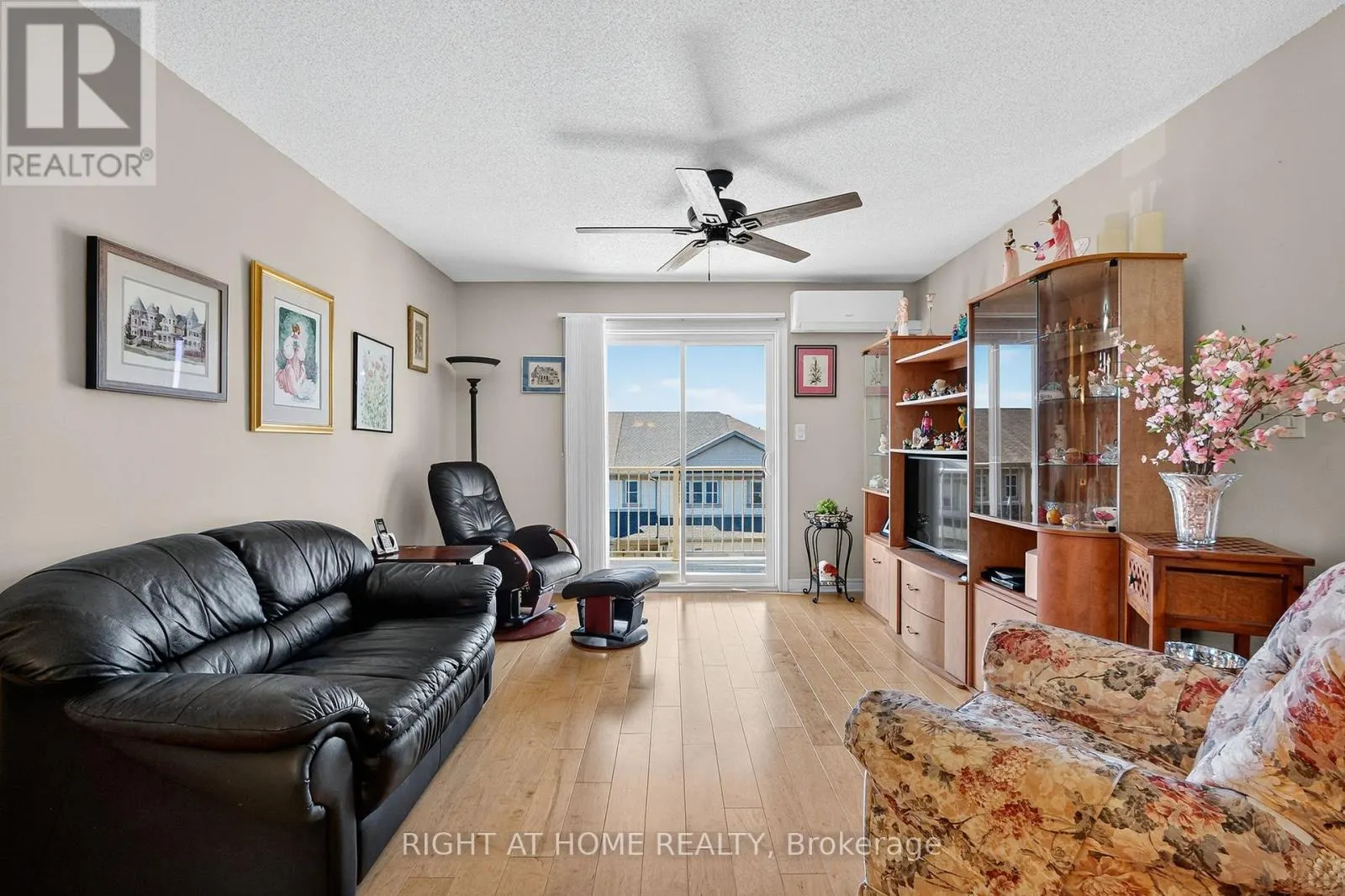 306 - 141 POTTS PRIVATE
