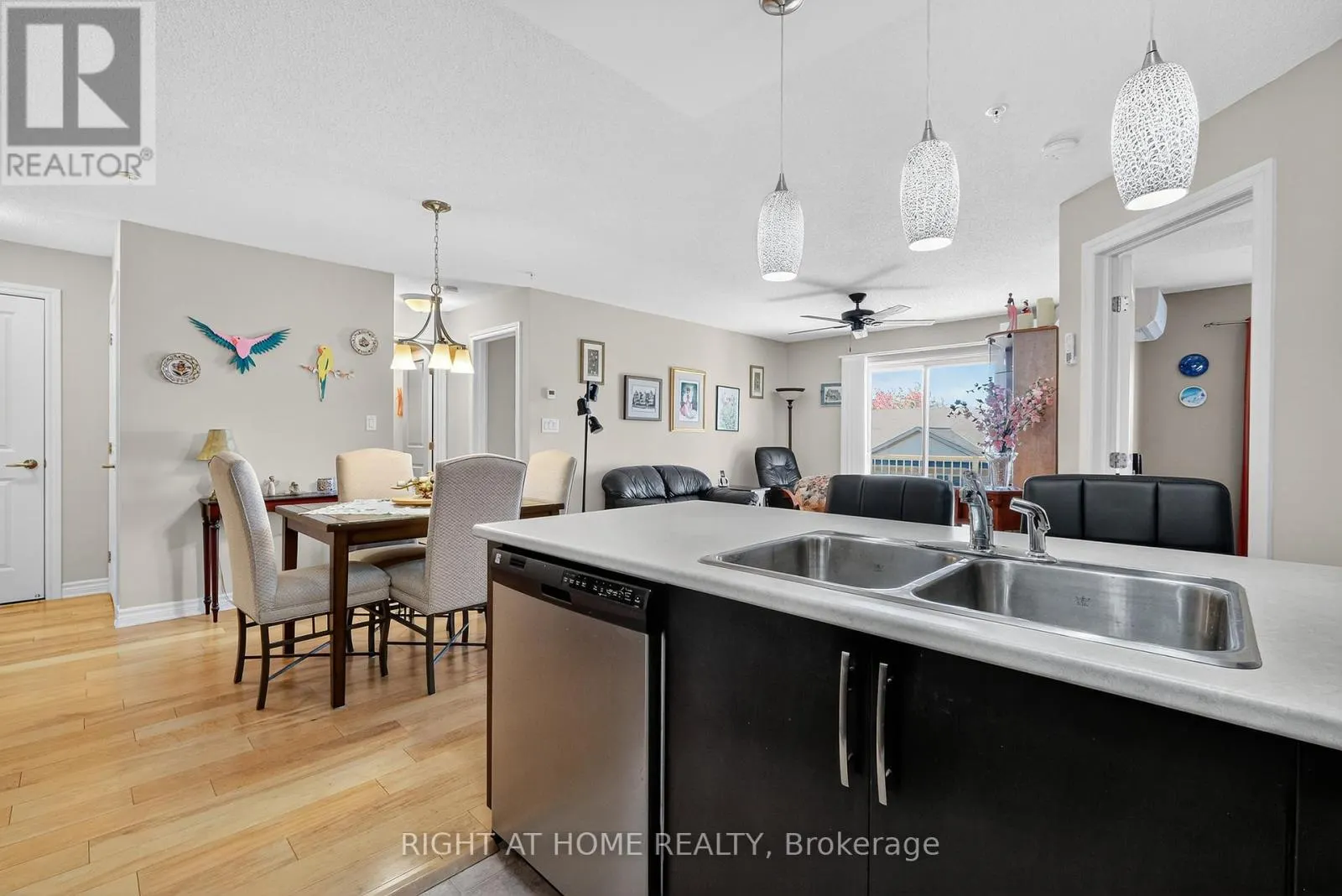 306 - 141 POTTS PRIVATE