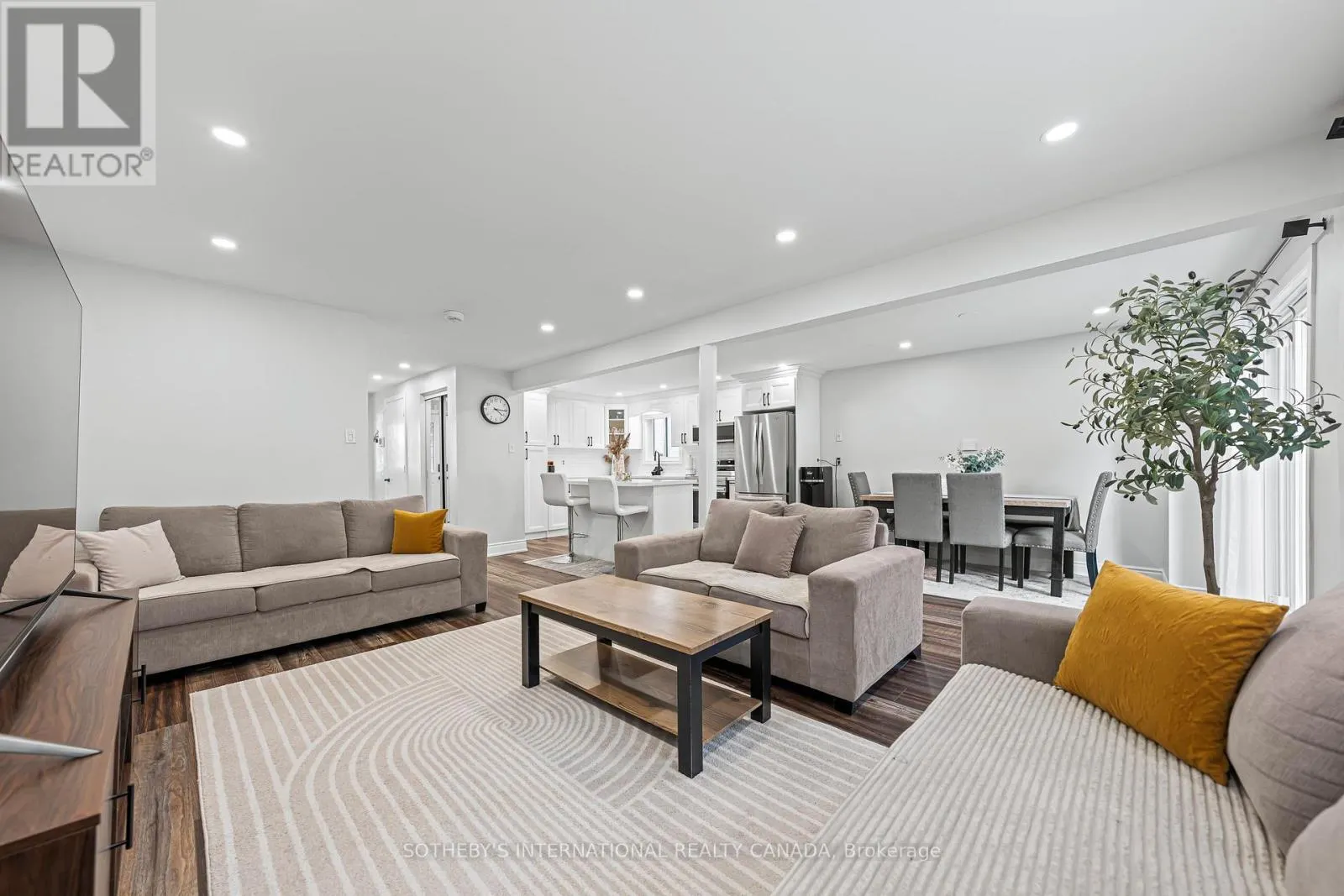 64 GLENBROOK CRESCENT