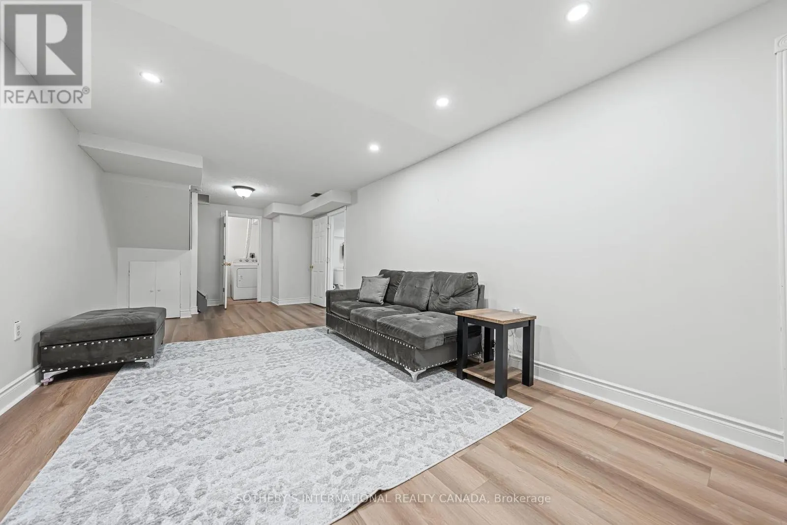 64 GLENBROOK CRESCENT