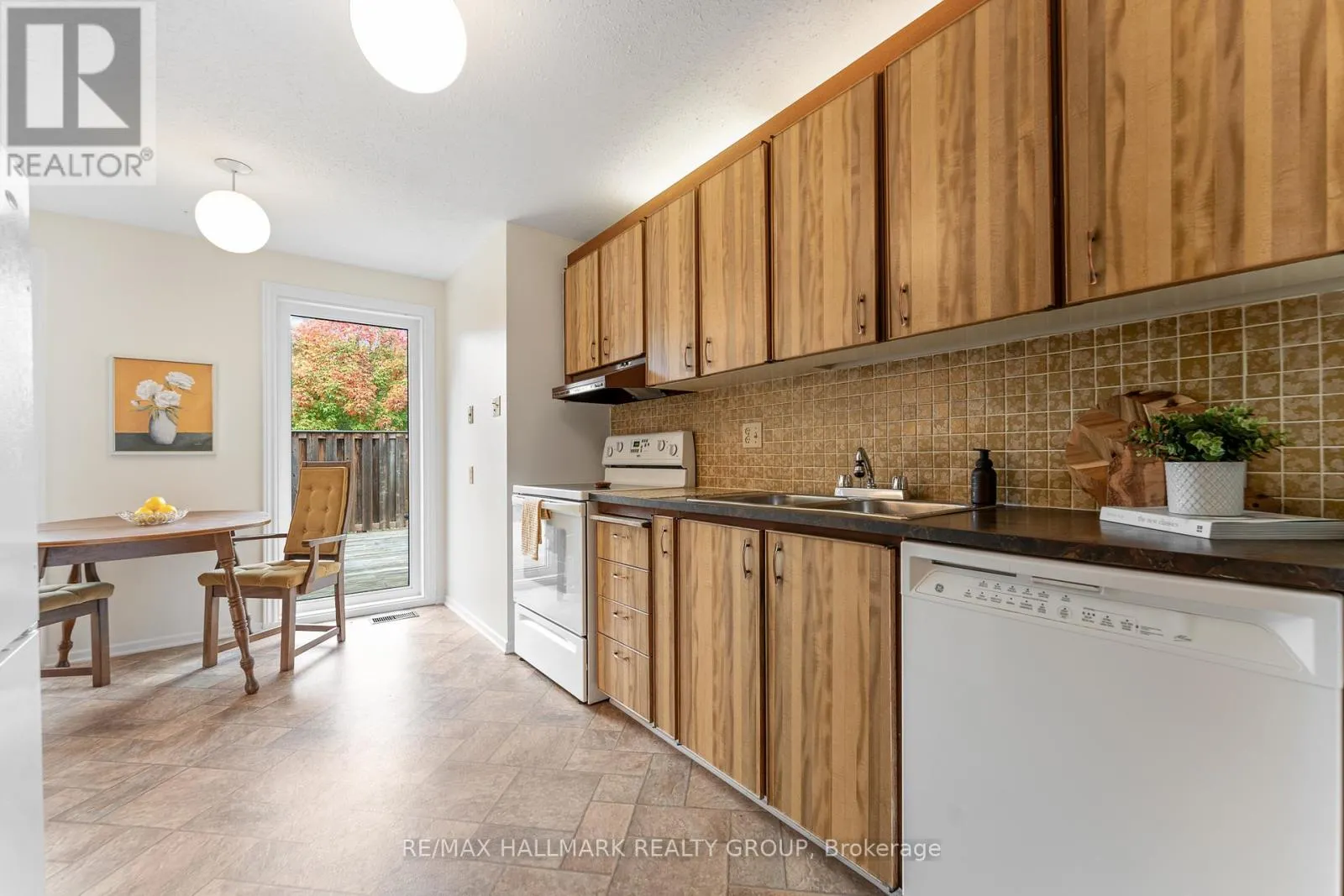 1075 AVIGNON COURT