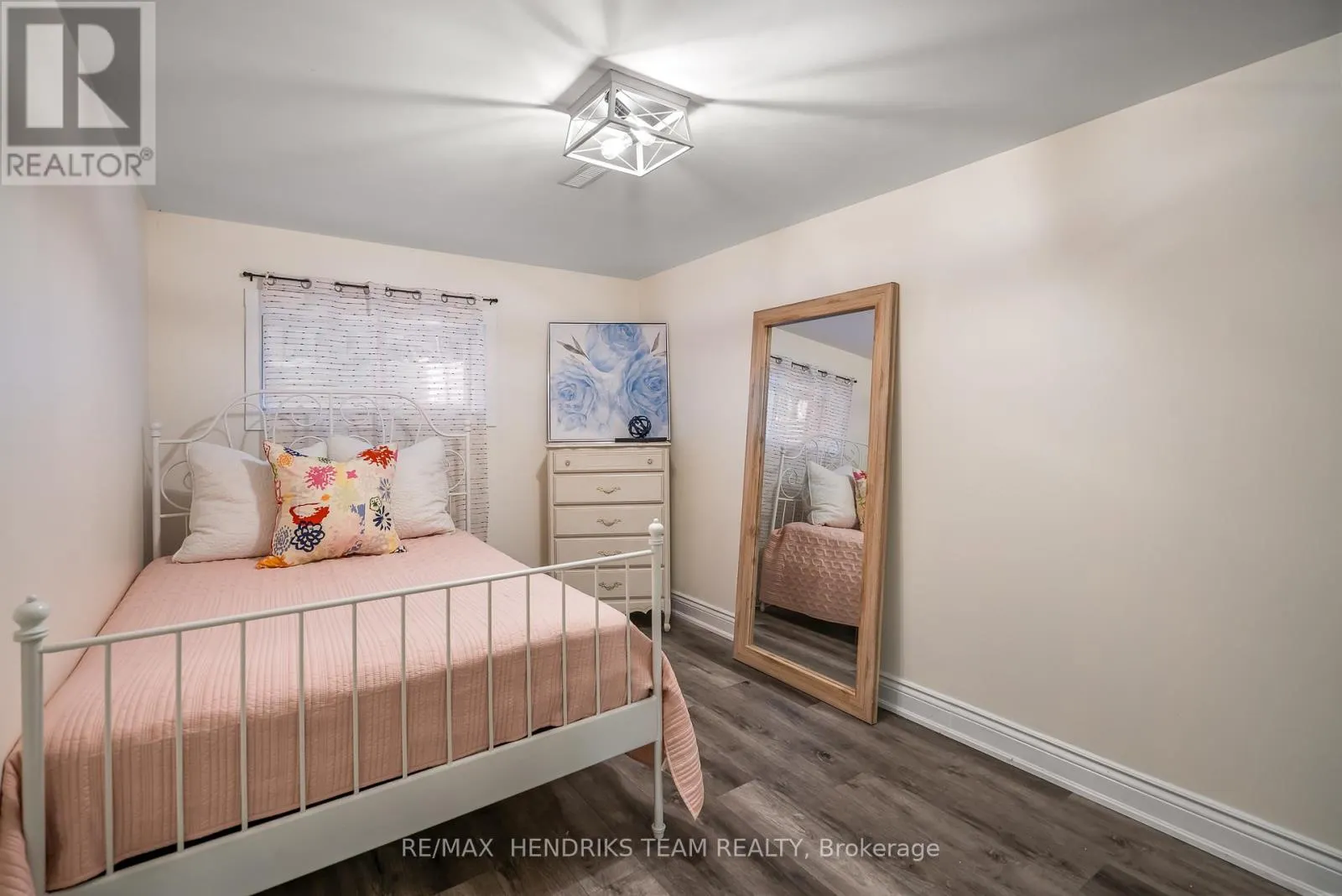 2905 BUTLER'S WALK