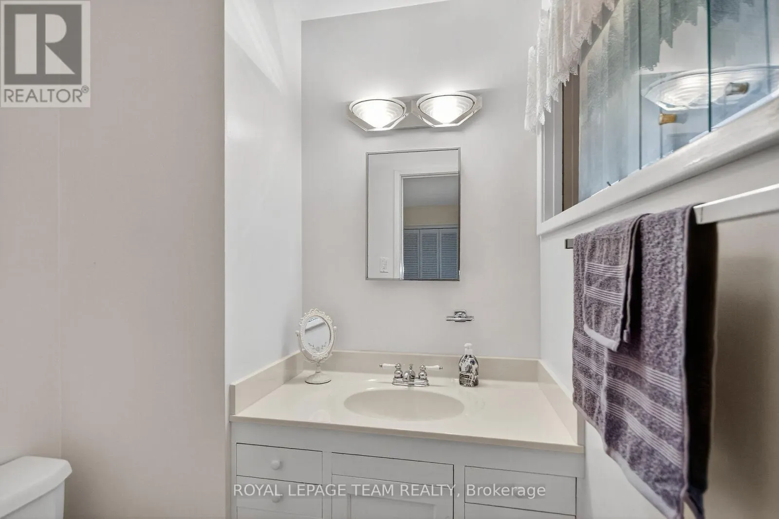 46 QUINPOOL CRESCENT