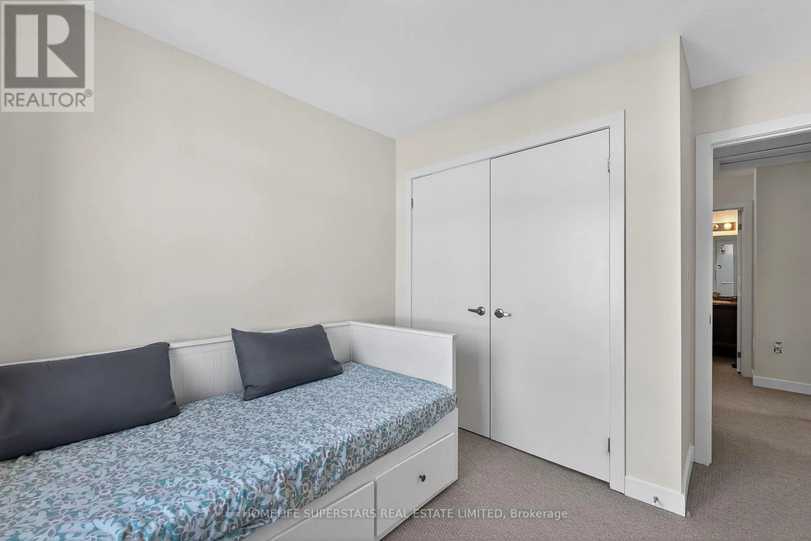 130 - 590 NORTH SERVICE ROAD