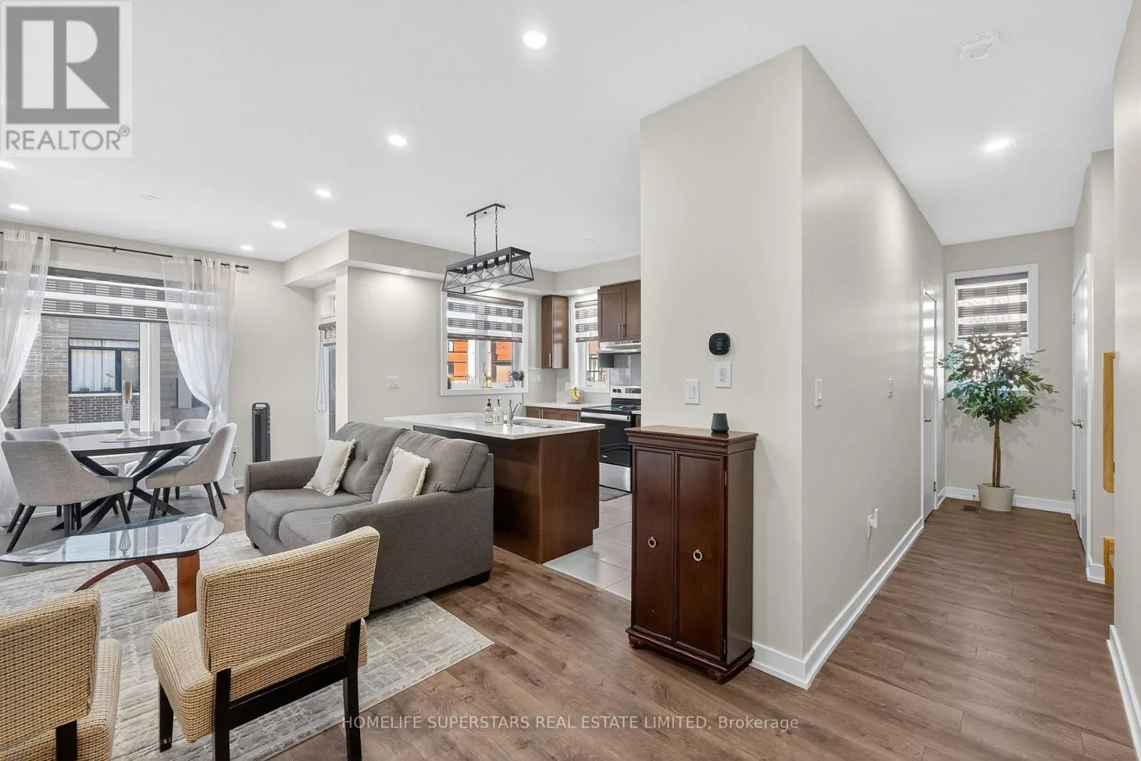 130 - 590 NORTH SERVICE ROAD