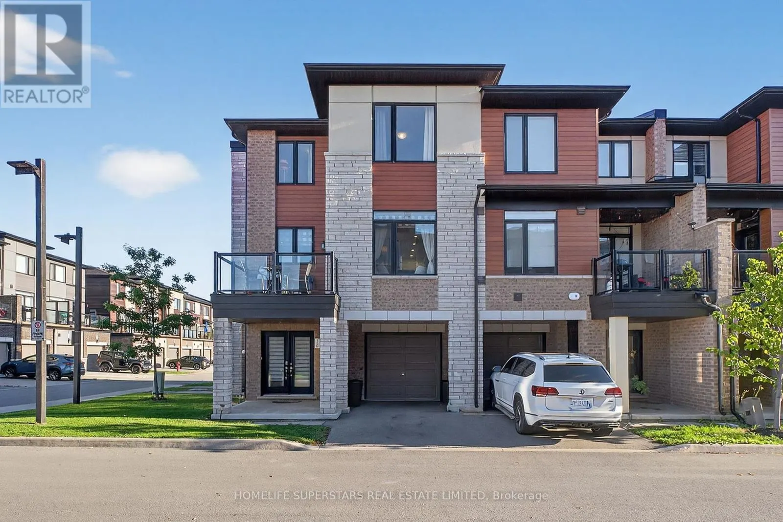 130 - 590 NORTH SERVICE ROAD