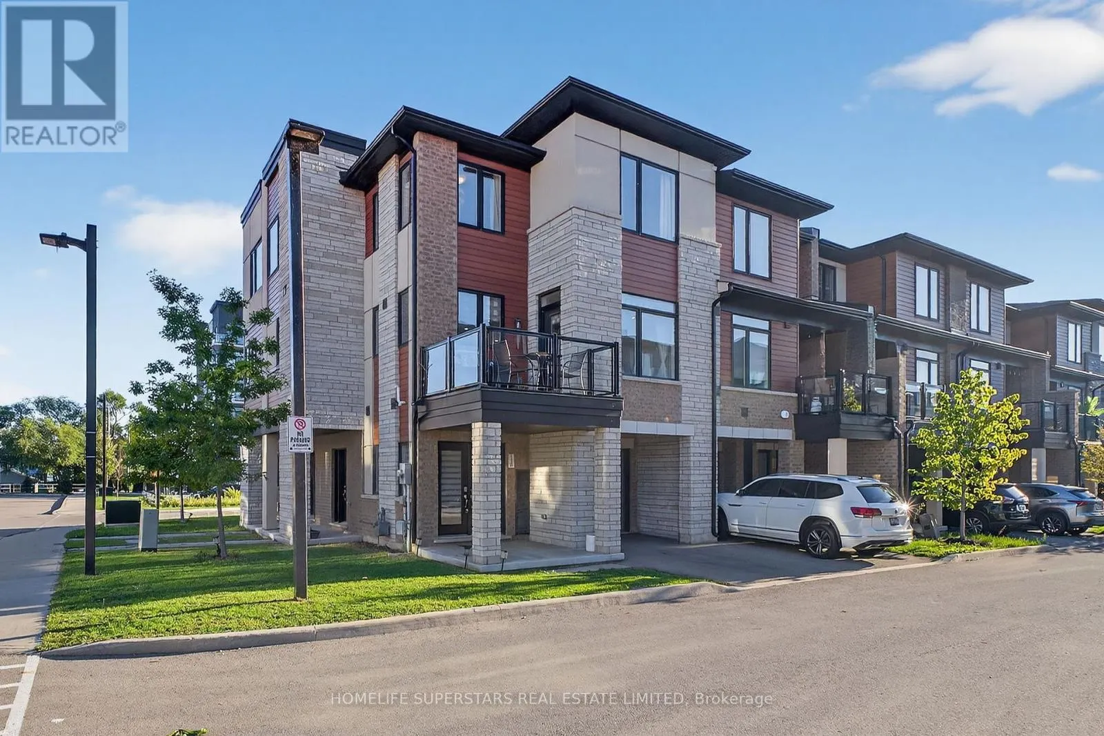 130 - 590 NORTH SERVICE ROAD