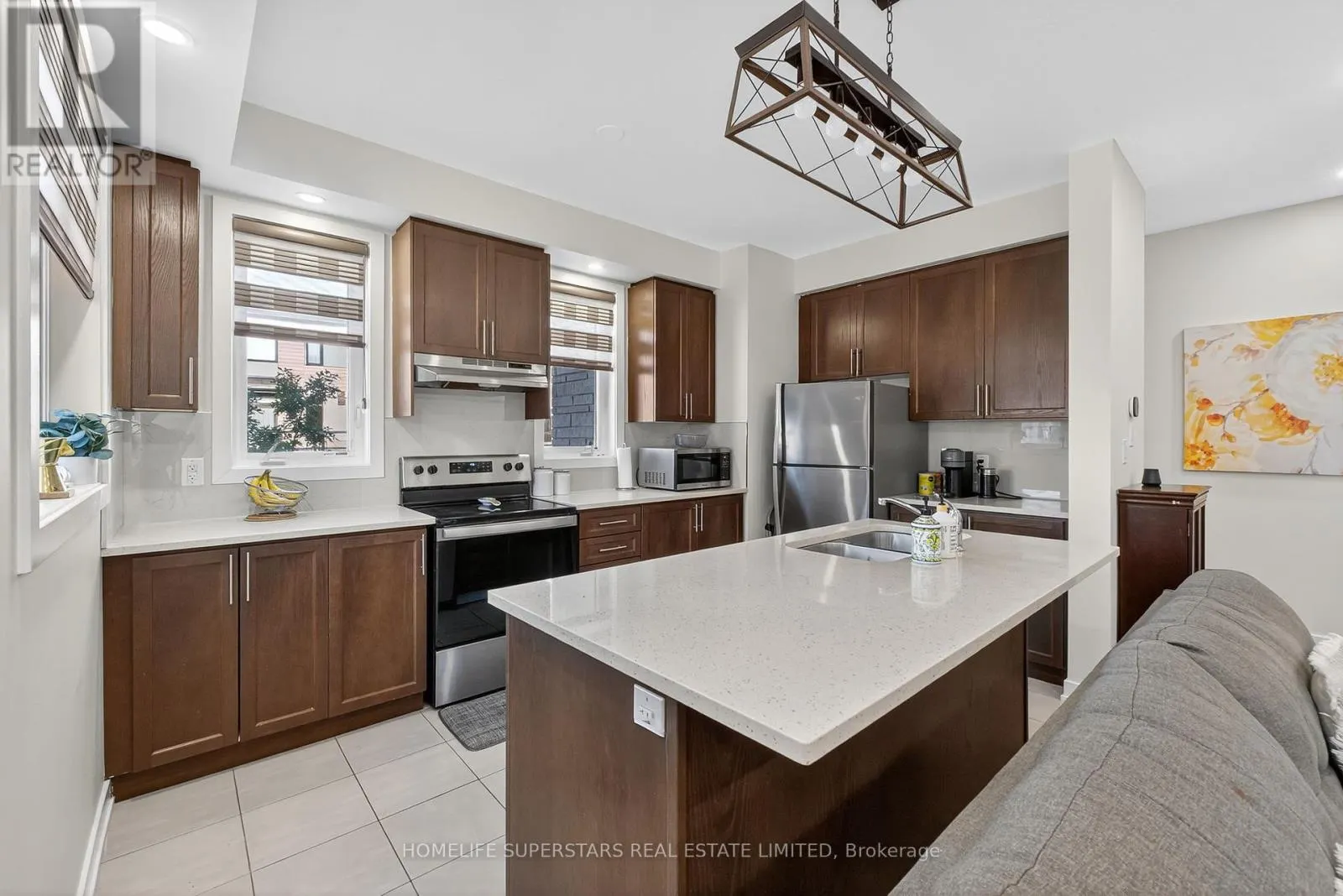 130 - 590 NORTH SERVICE ROAD