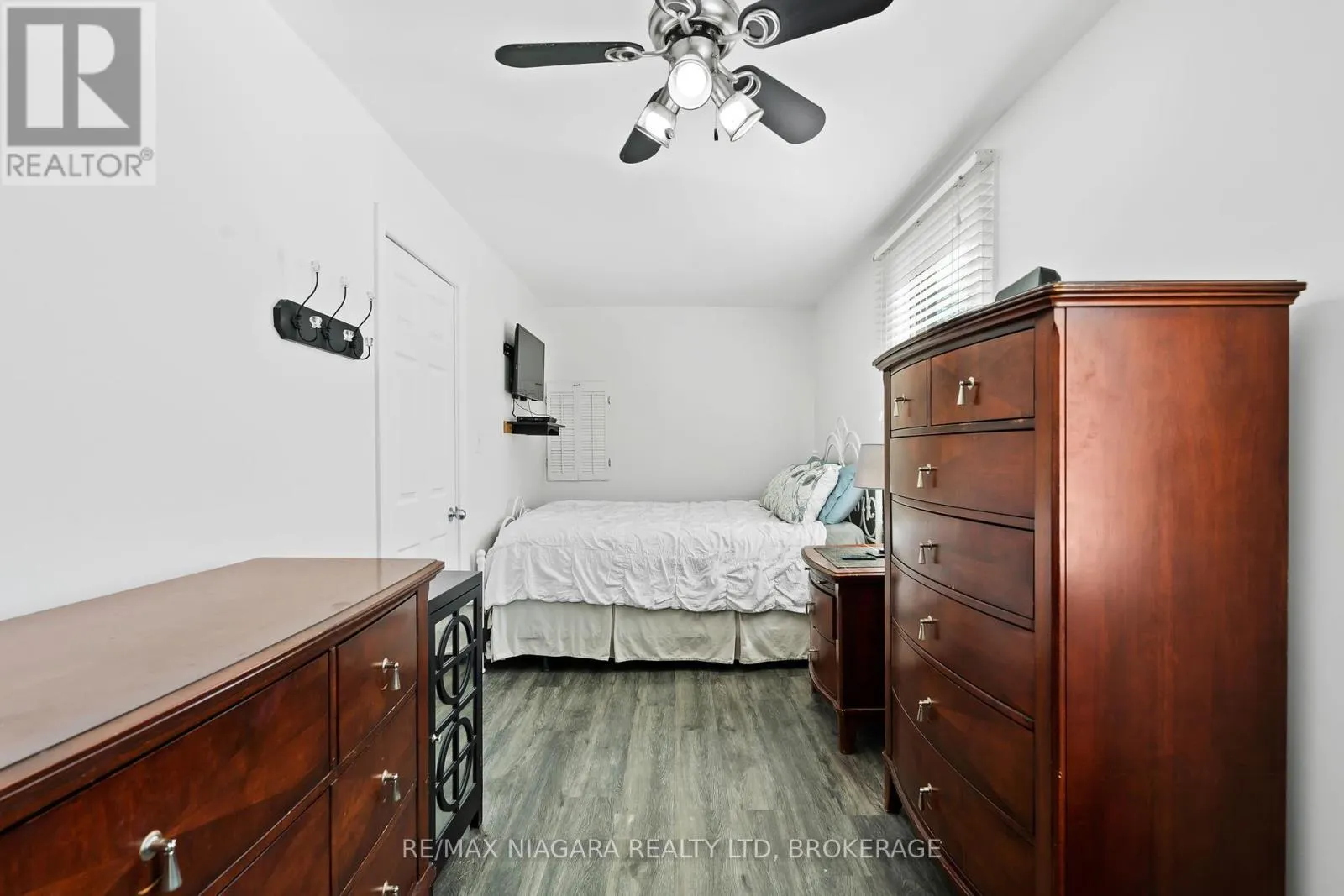 2837 FIRELANE 4