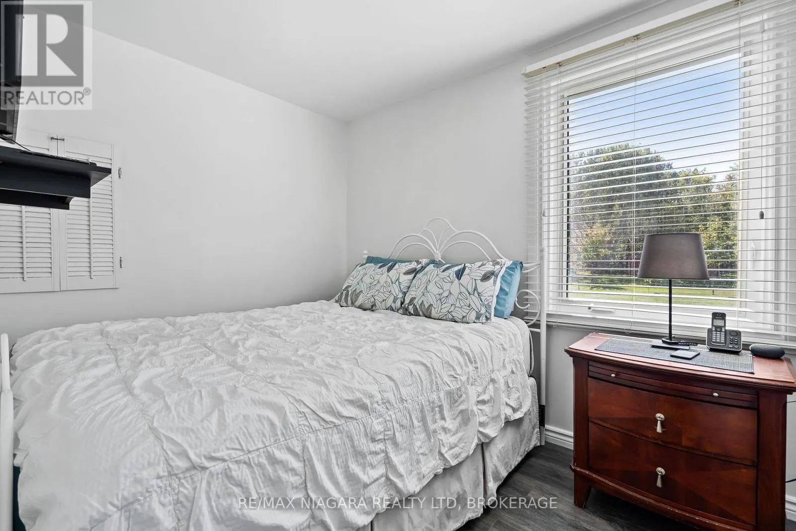 2837 FIRELANE 4