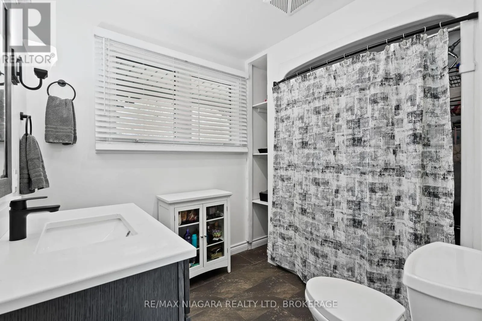 2837 FIRELANE 4