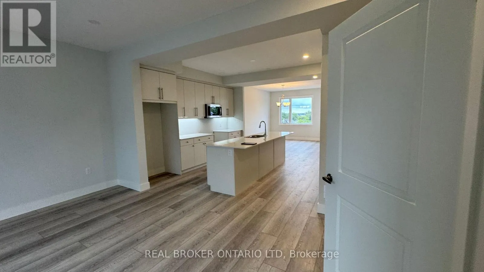 44 - 925 DEVERON CRESCENT, #44