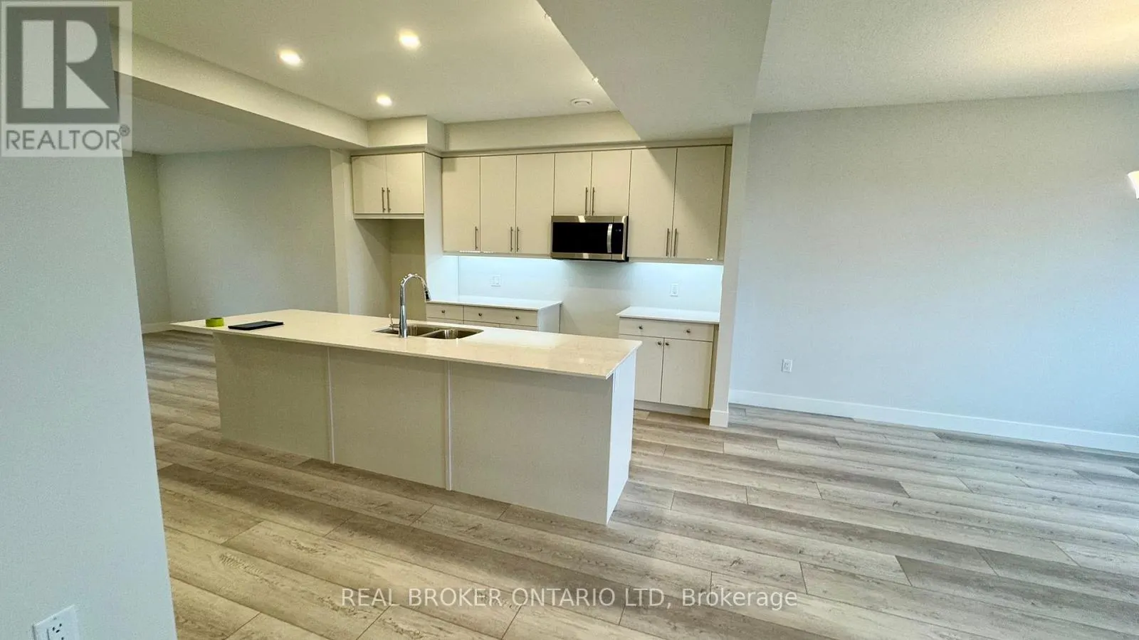 44 - 925 DEVERON CRESCENT, #44