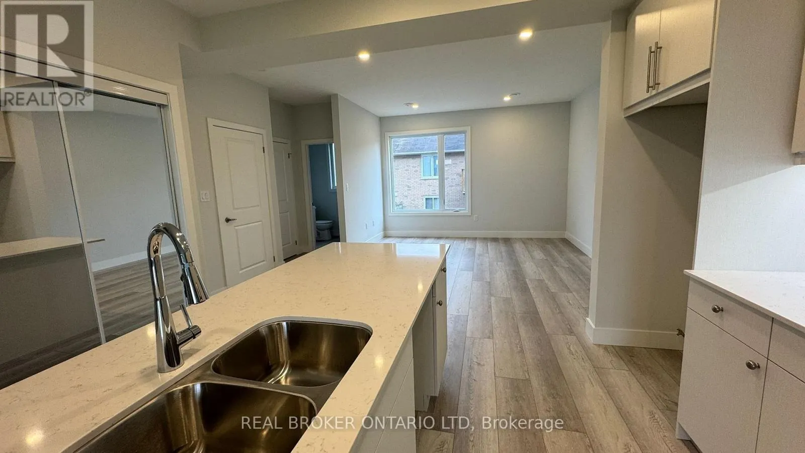 44 - 925 DEVERON CRESCENT, #44