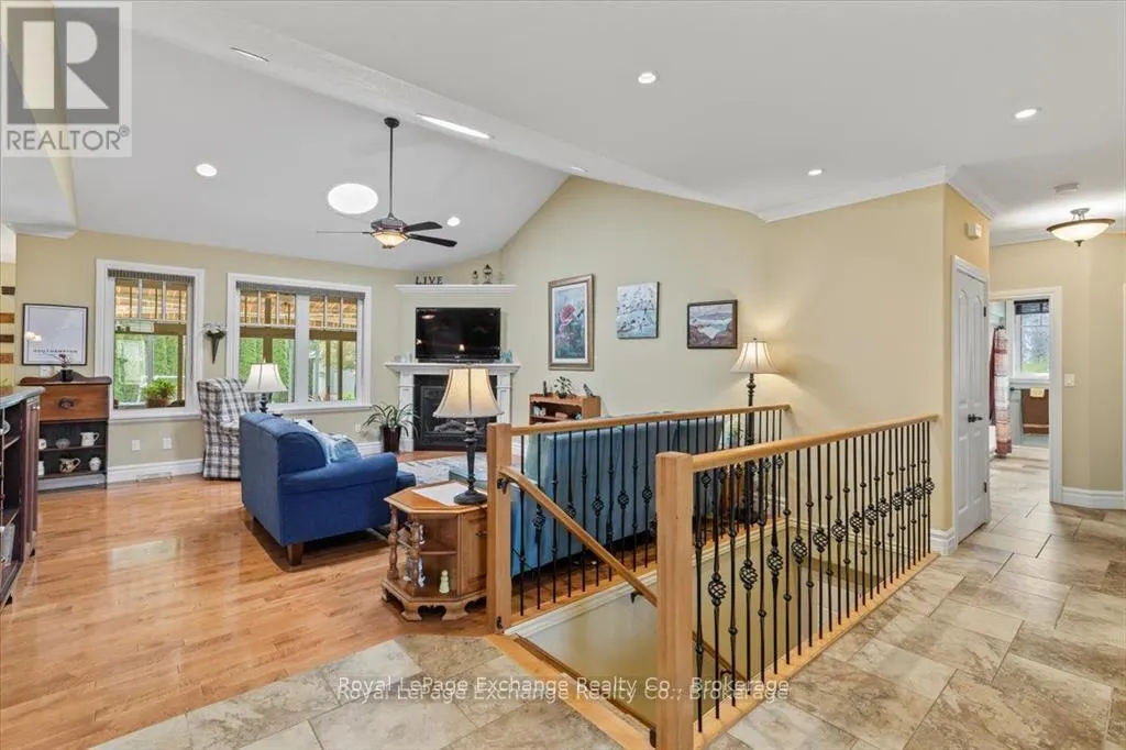 569 CREEKWOOD DRIVE