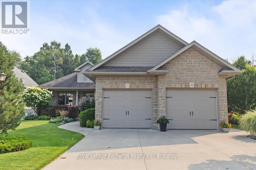 569 CREEKWOOD DRIVE