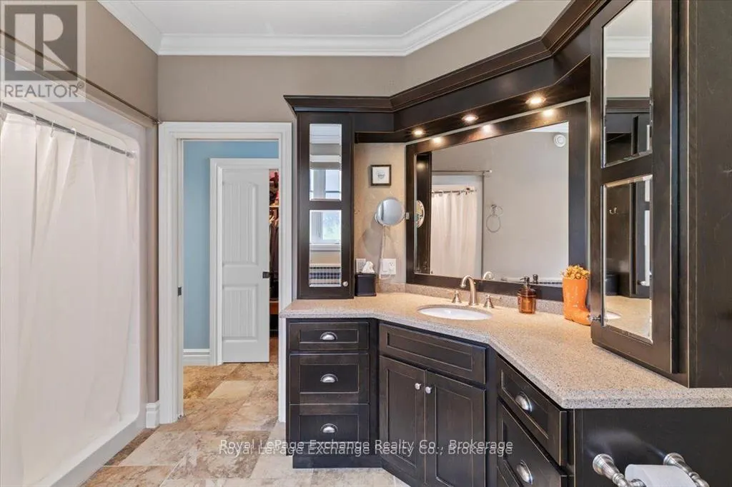 569 CREEKWOOD DRIVE