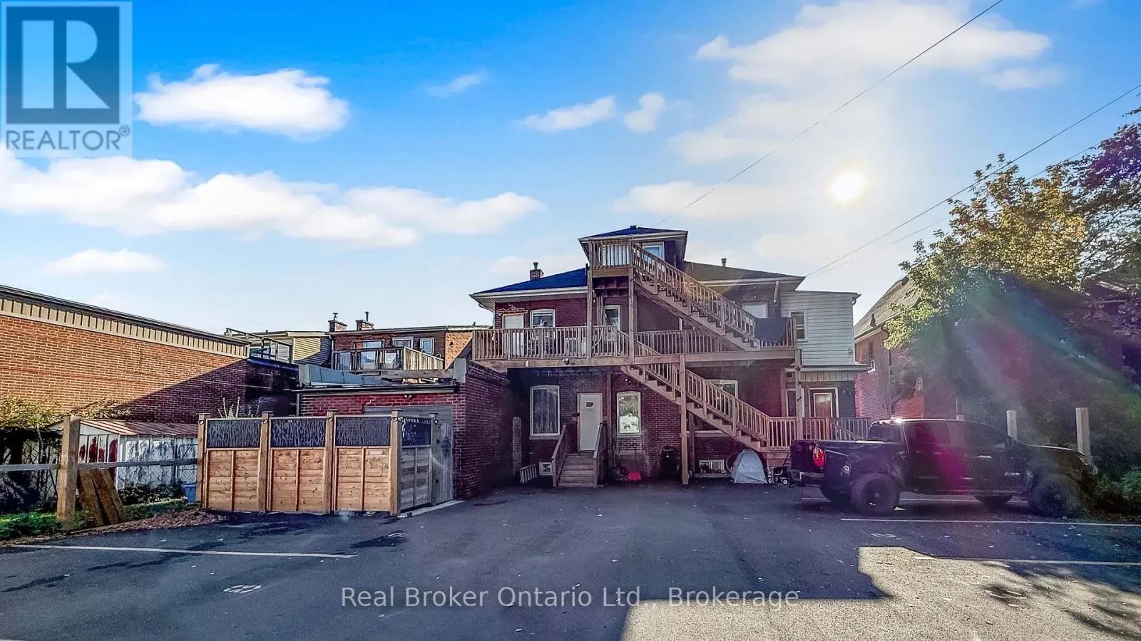 119 OTTAWA STREET N