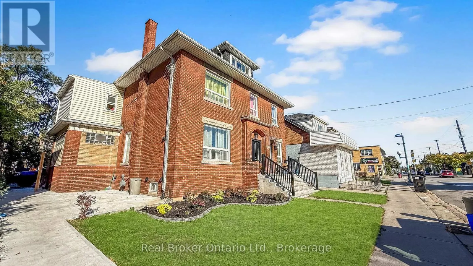 119 OTTAWA STREET N