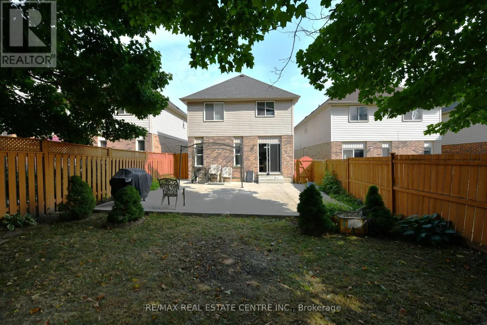260 BRIDLEWREATH STREET