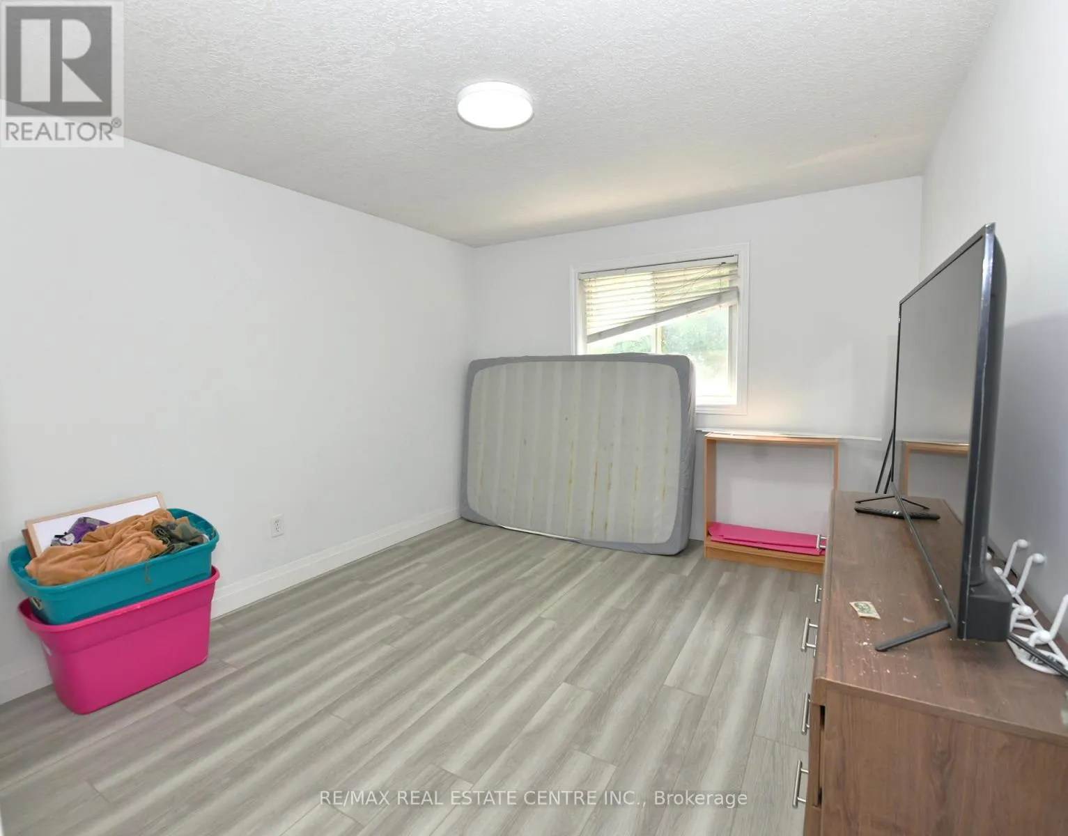 260 BRIDLEWREATH STREET