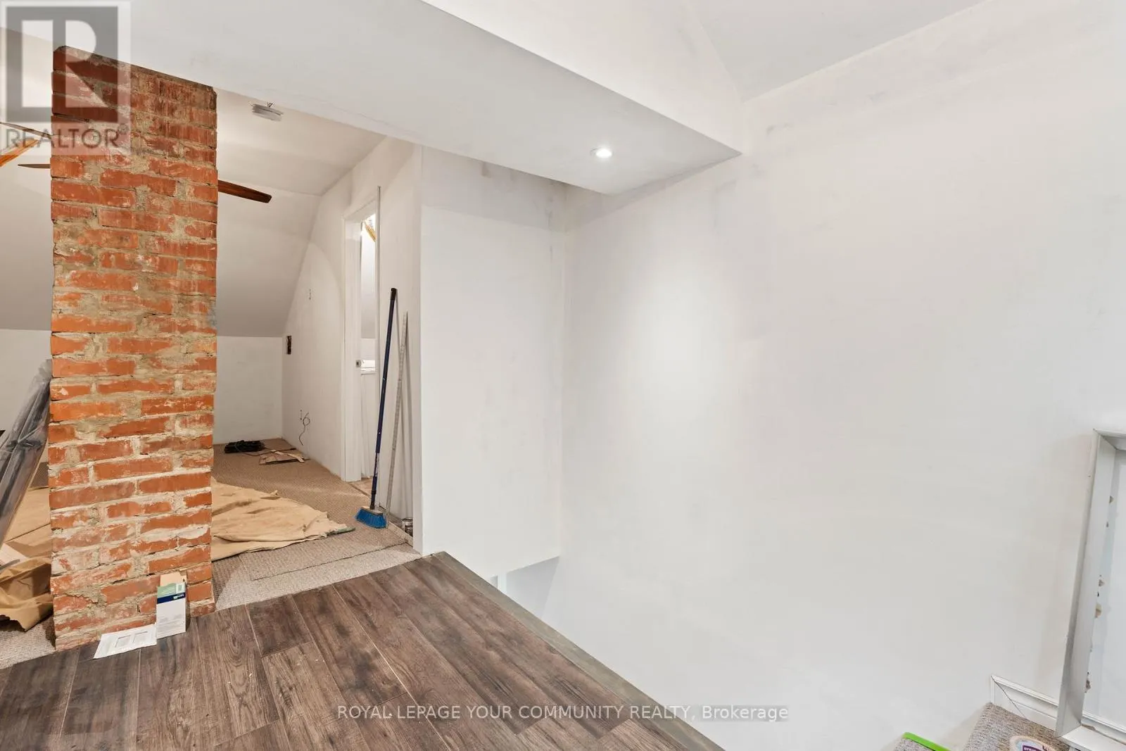 181 BURNHAM STREET