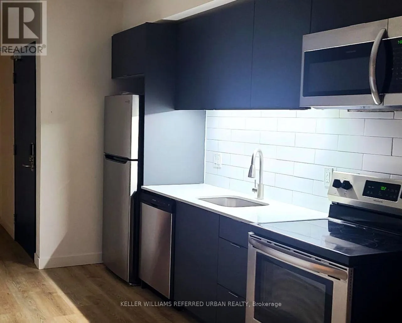 106 - 325 UNIVERSITY AVENUE W