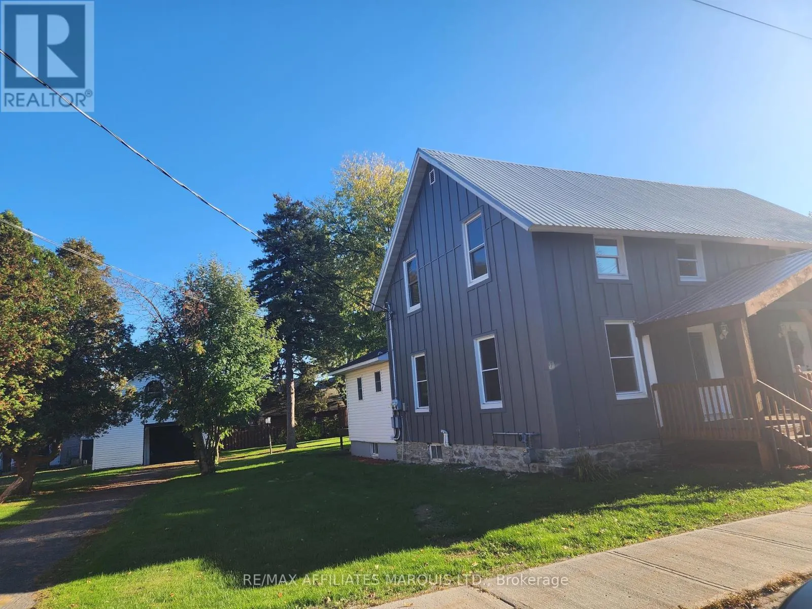 12 OAK STREET