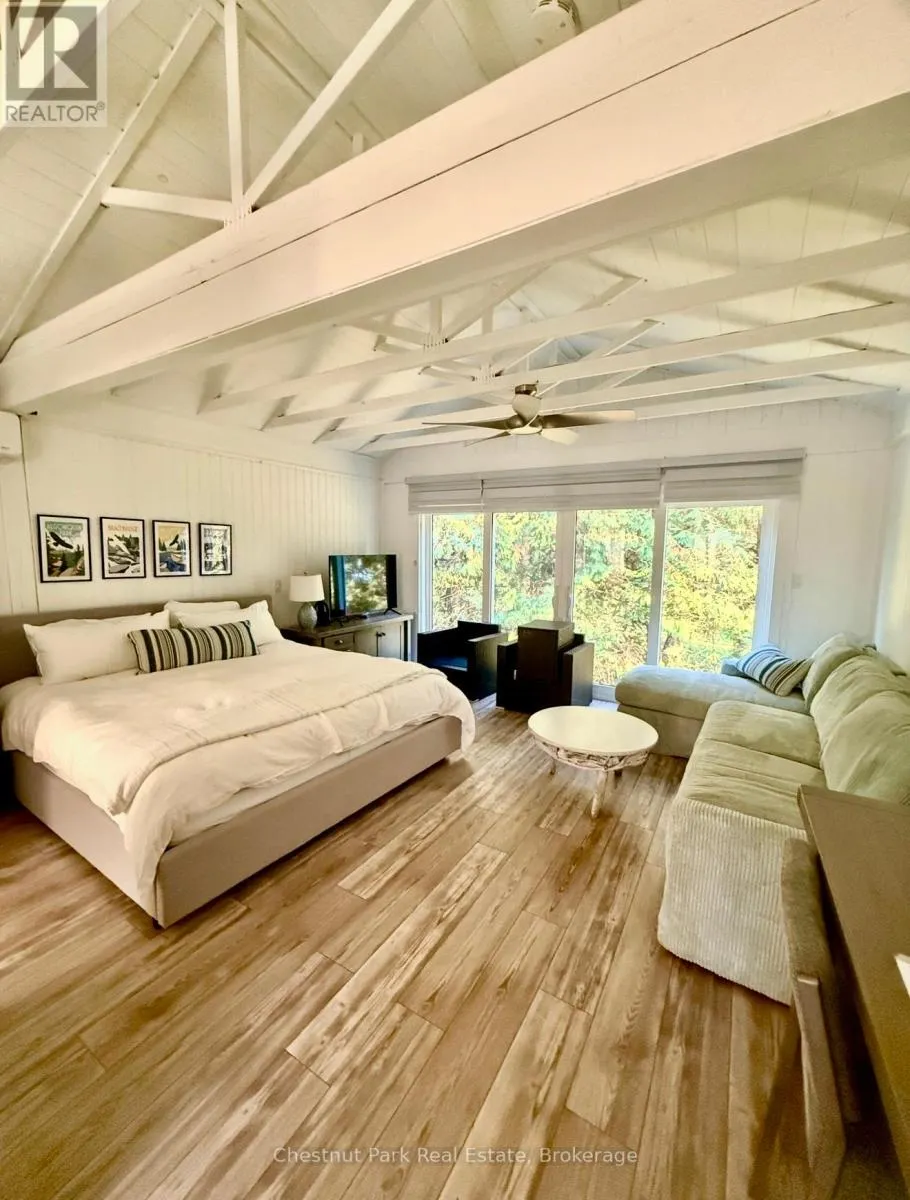 1006 BAILEY LANE