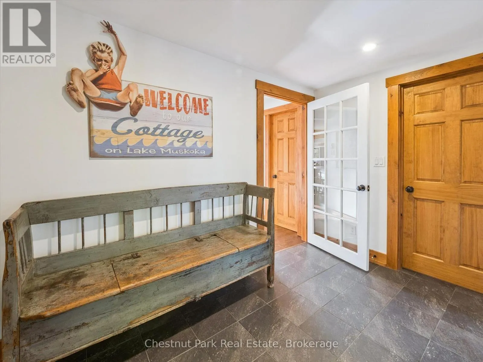 1006 BAILEY LANE