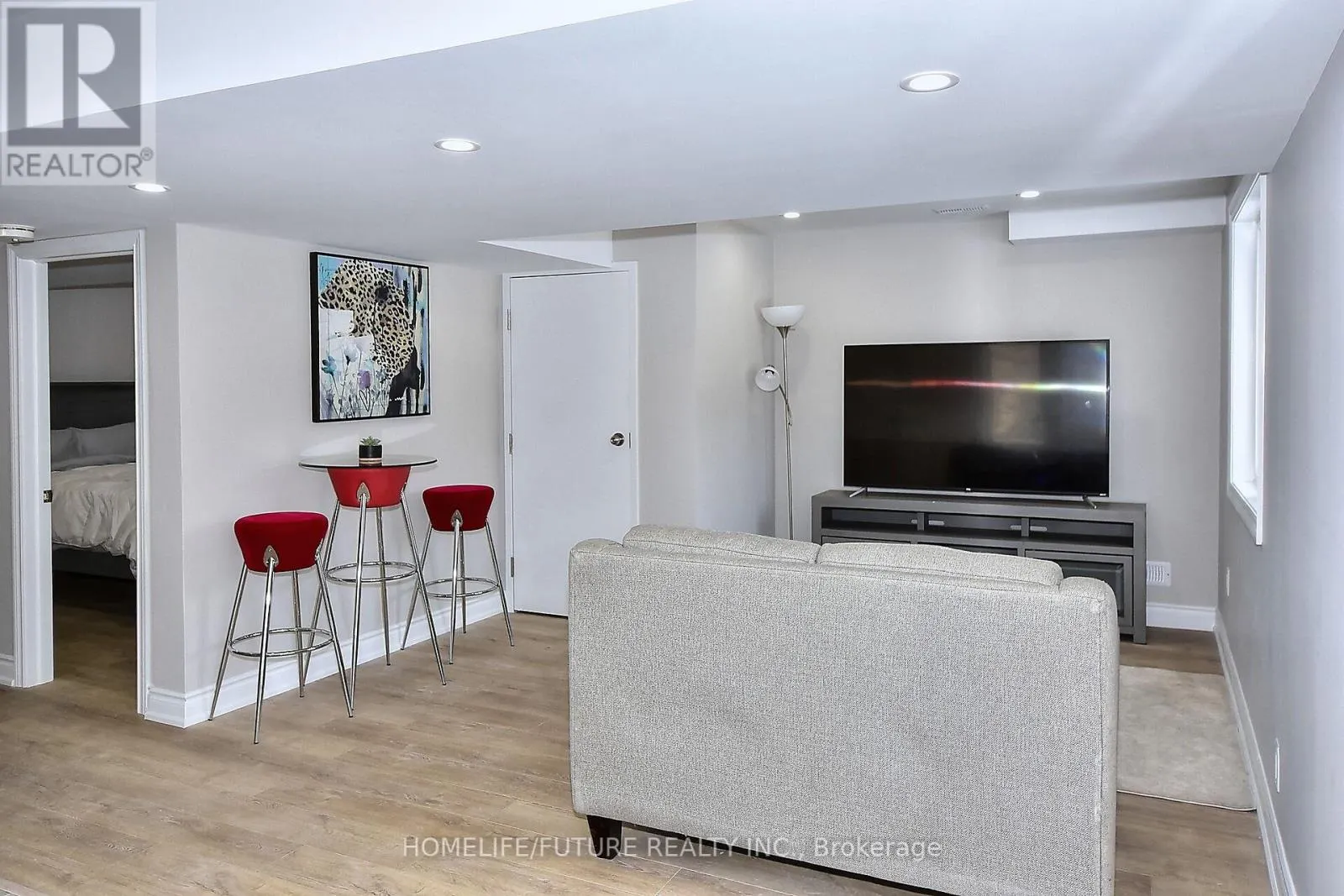 656 LEMAY GROVE