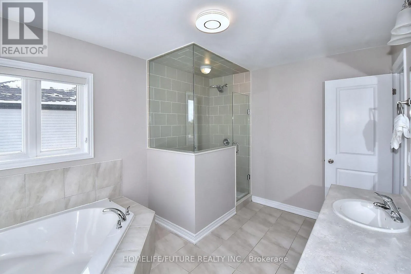 656 LEMAY GROVE
